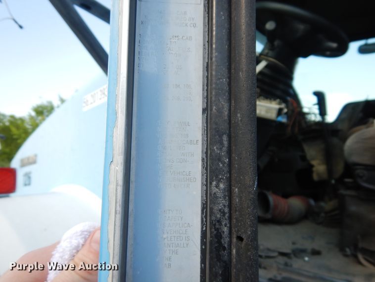 image for item GT9391 2005 Kenworth T800  ready mix truck