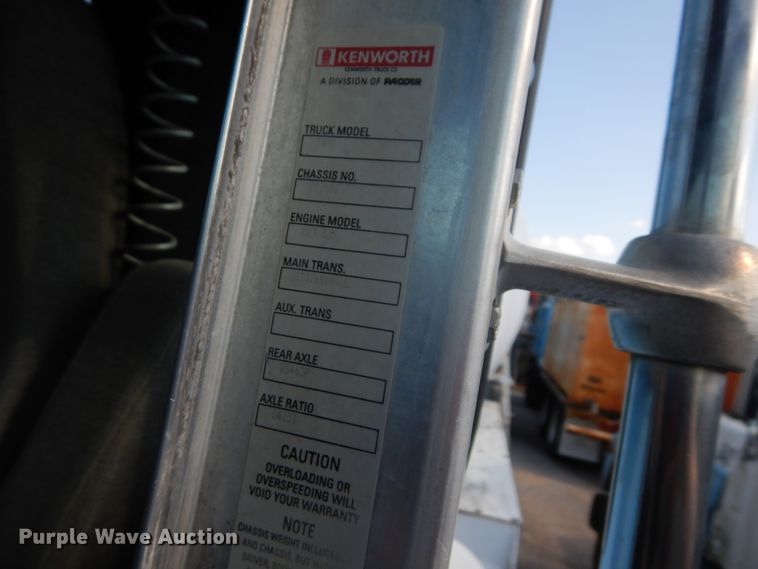 image for item GT9391 2005 Kenworth T800  ready mix truck