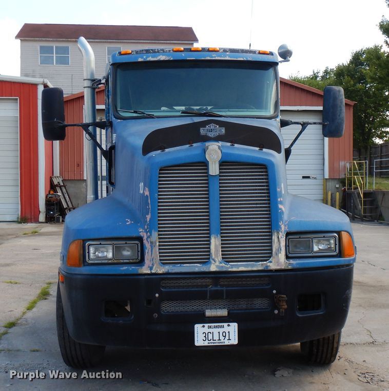 image for item GT9393 1993 Kenworth T600  semi truck