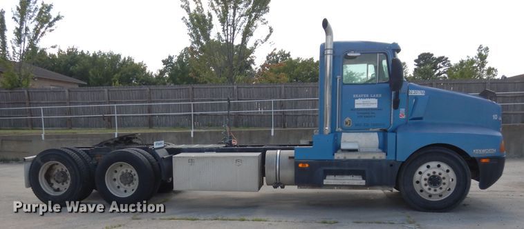 image for item GT9393 1993 Kenworth T600  semi truck