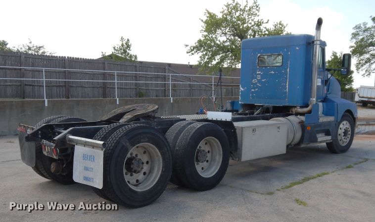 image for item GT9393 1993 Kenworth T600  semi truck