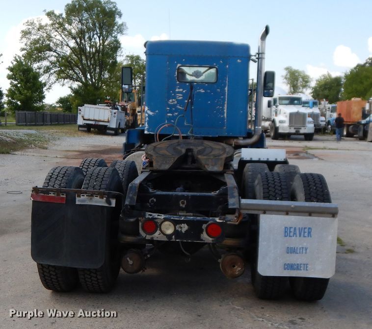 image for item GT9393 1993 Kenworth T600  semi truck