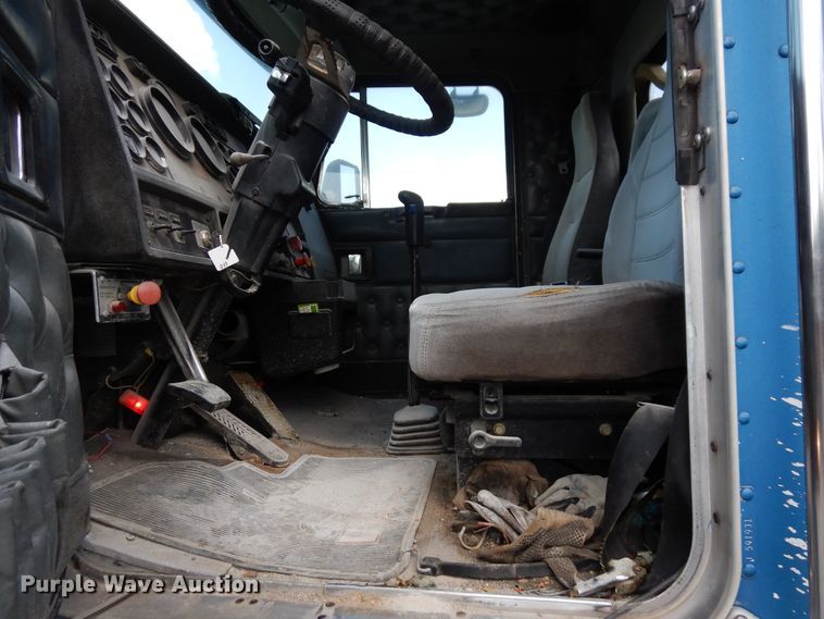 image for item GT9393 1993 Kenworth T600  semi truck