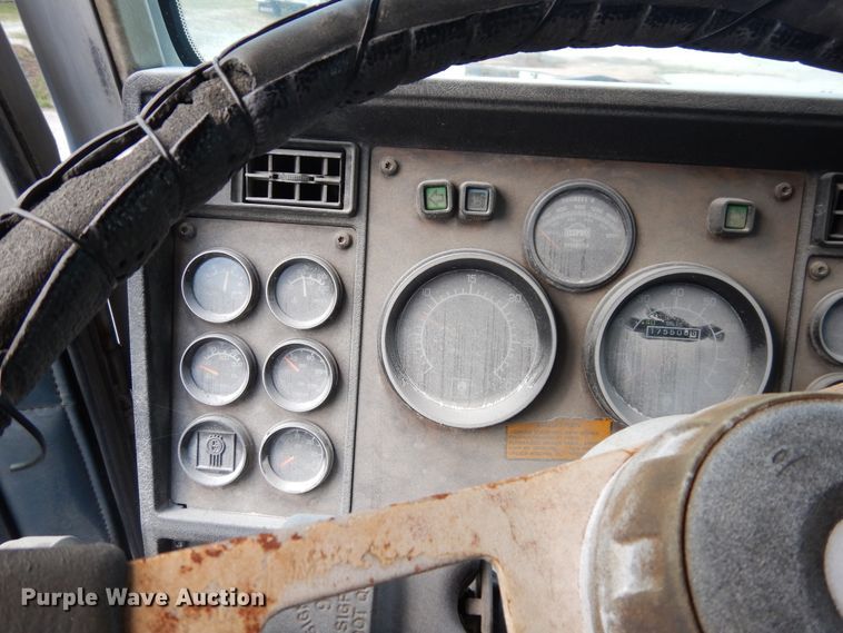 image for item GT9393 1993 Kenworth T600  semi truck