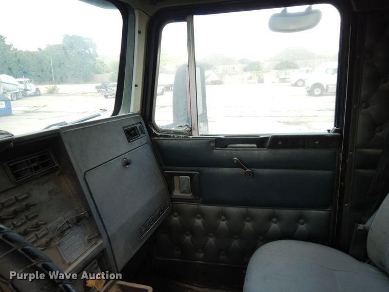 image for item GT9393 1993 Kenworth T600  semi truck