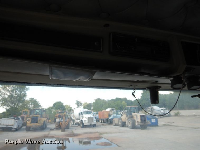 image for item GT9393 1993 Kenworth T600  semi truck