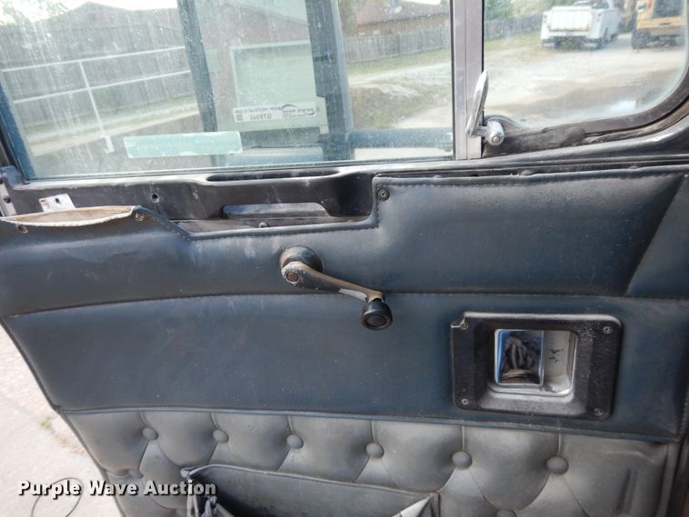 image for item GT9393 1993 Kenworth T600  semi truck