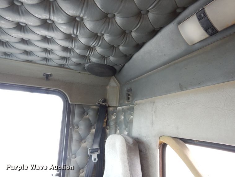 image for item GT9393 1993 Kenworth T600  semi truck