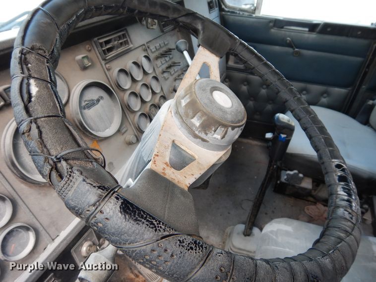 image for item GT9393 1993 Kenworth T600  semi truck