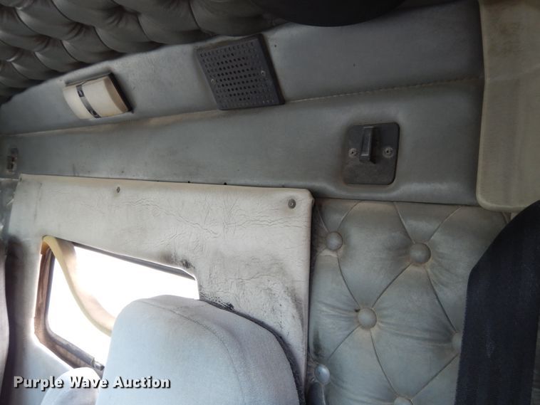 image for item GT9393 1993 Kenworth T600  semi truck