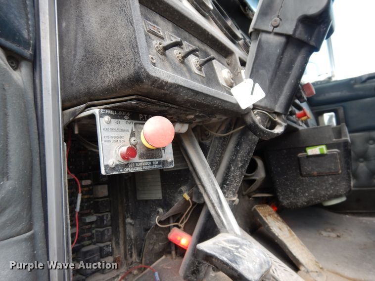 image for item GT9393 1993 Kenworth T600  semi truck