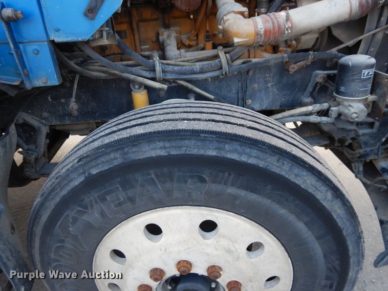 image for item GT9393 1993 Kenworth T600  semi truck