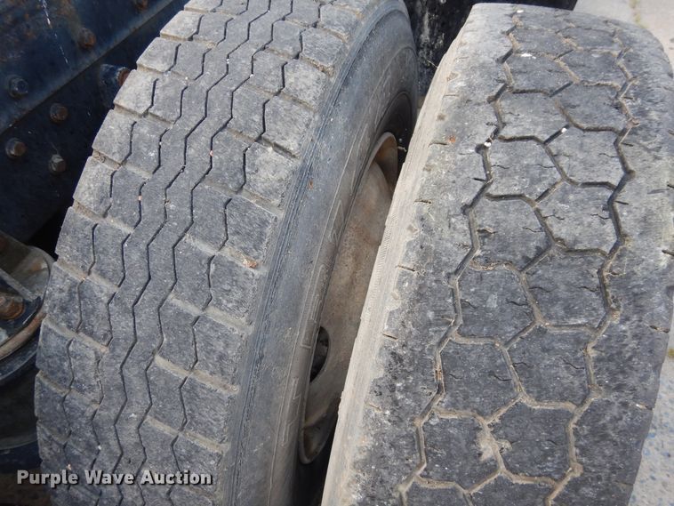 image for item GT9393 1993 Kenworth T600  semi truck