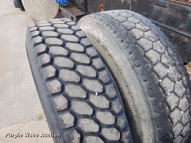 image for item GT9393 1993 Kenworth T600  semi truck