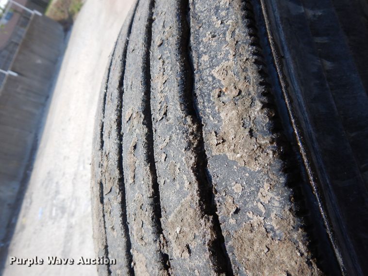 image for item GT9393 1993 Kenworth T600  semi truck