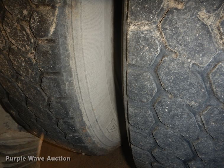 image for item GT9395 2009 Kenworth T800  ready mix truck