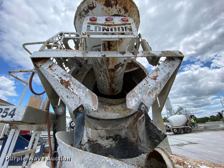 image for item HA9500 2003 Sterling L-Line  ready mix truck