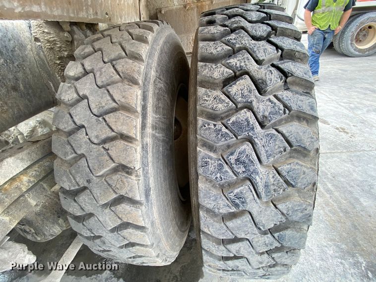 image for item HA9500 2003 Sterling L-Line  ready mix truck