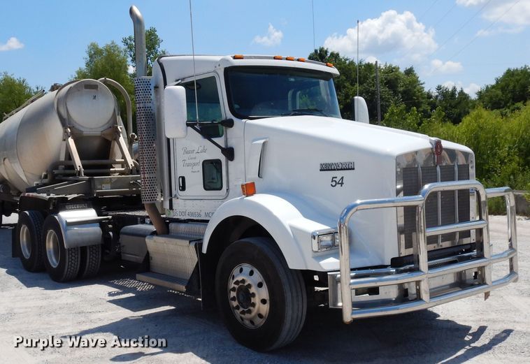 image for item HG9112 2012 Kenworth T800 semi truck