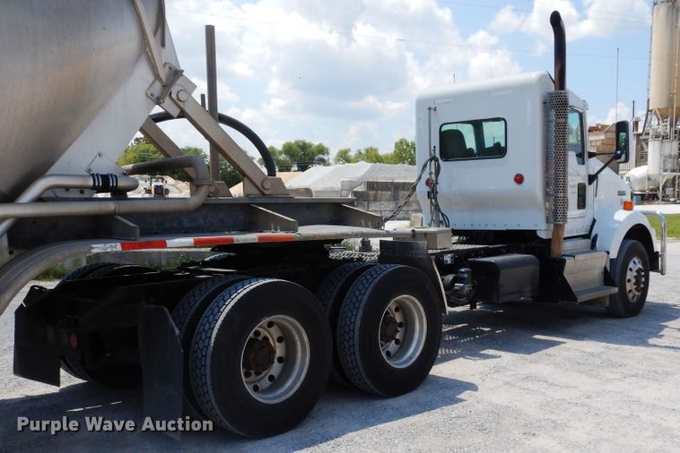 image for item HG9112 2012 Kenworth T800 semi truck