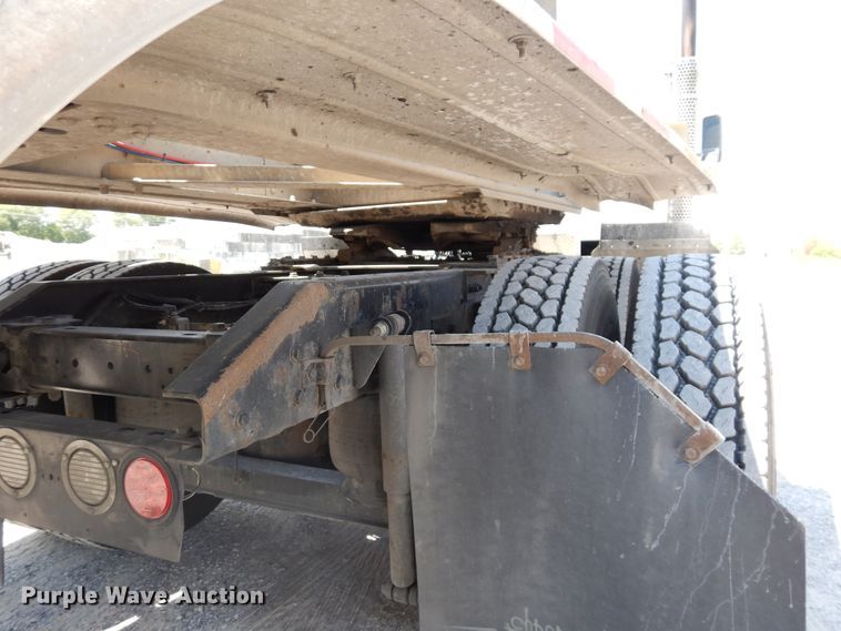 image for item HG9112 2012 Kenworth T800 semi truck