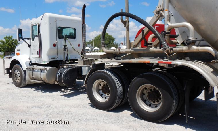 image for item HG9112 2012 Kenworth T800 semi truck