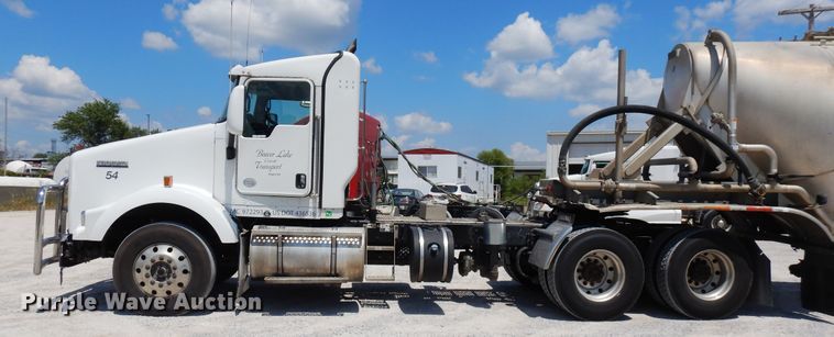 image for item HG9112 2012 Kenworth T800 semi truck