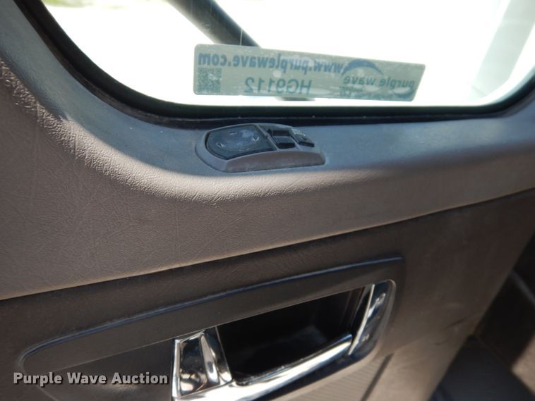 image for item HG9112 2012 Kenworth T800 semi truck