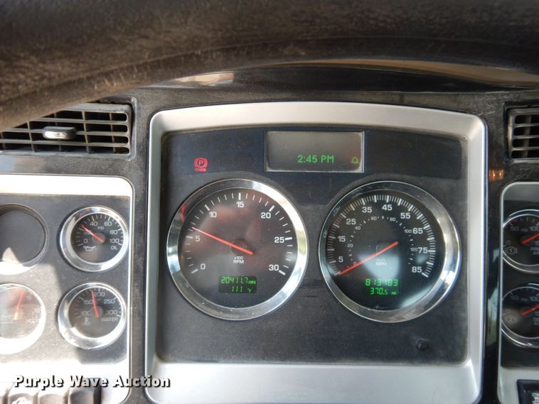 image for item HG9112 2012 Kenworth T800 semi truck