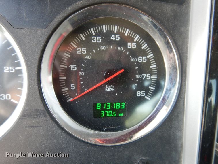 image for item HG9112 2012 Kenworth T800 semi truck