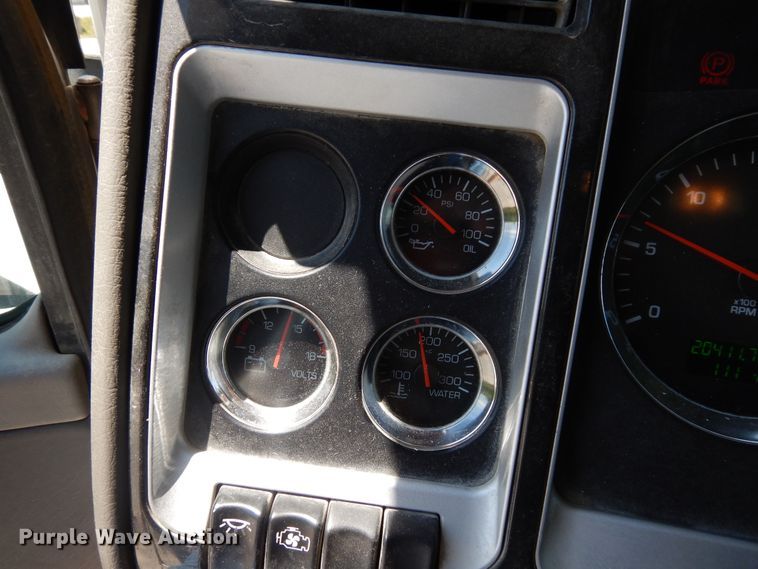 image for item HG9112 2012 Kenworth T800 semi truck