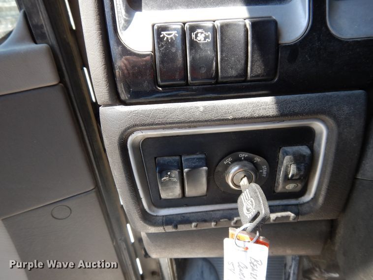 image for item HG9112 2012 Kenworth T800 semi truck