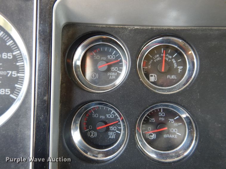 image for item HG9112 2012 Kenworth T800 semi truck