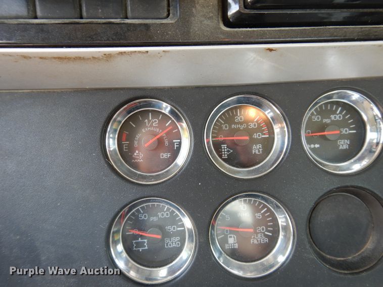 image for item HG9112 2012 Kenworth T800 semi truck