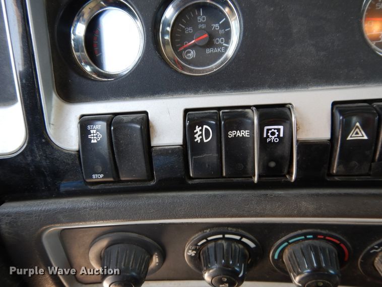 image for item HG9112 2012 Kenworth T800 semi truck