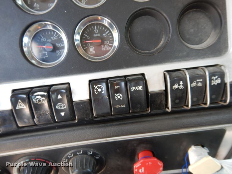 image for item HG9112 2012 Kenworth T800 semi truck