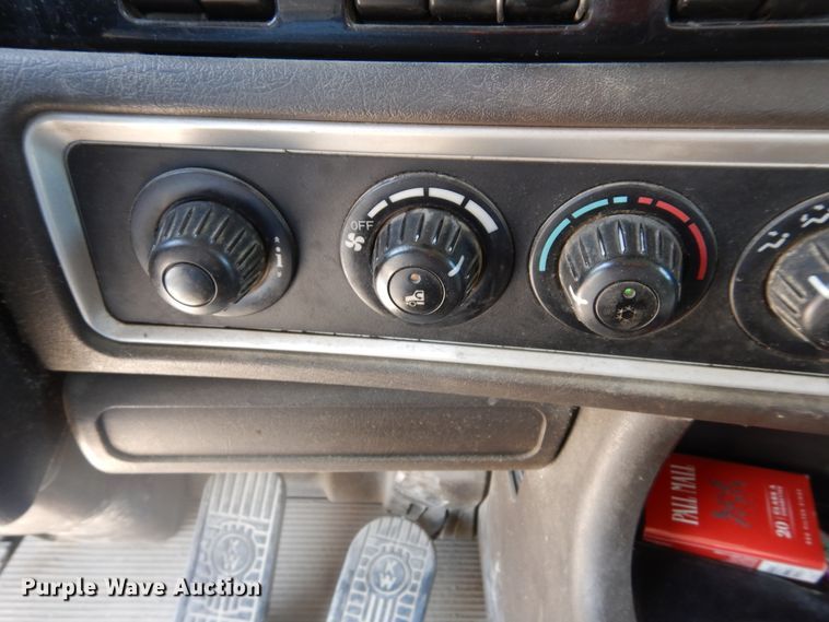 image for item HG9112 2012 Kenworth T800 semi truck