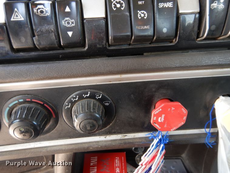 image for item HG9112 2012 Kenworth T800 semi truck