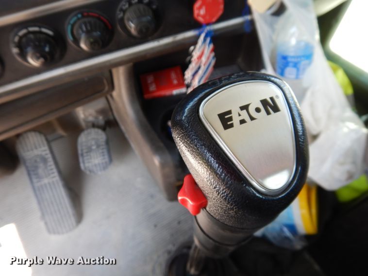 image for item HG9112 2012 Kenworth T800 semi truck