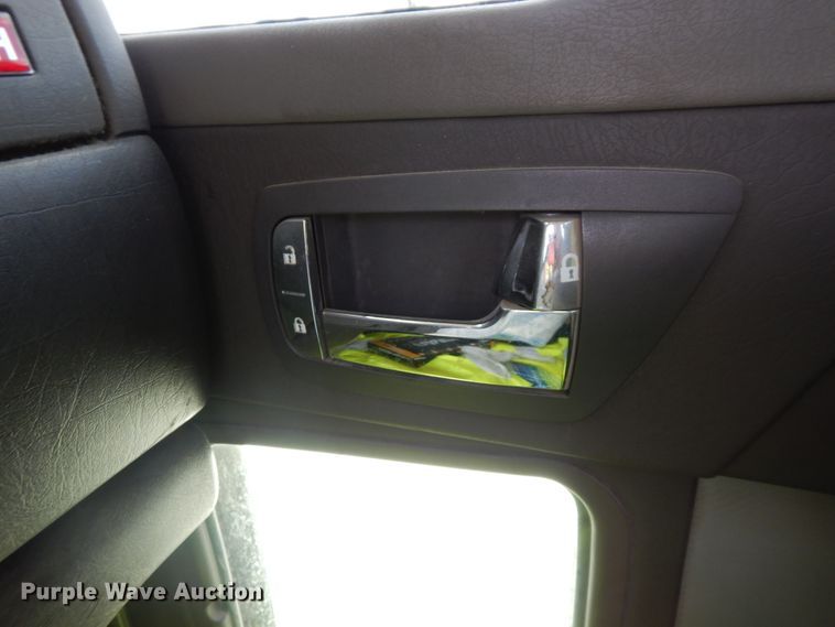 image for item HG9112 2012 Kenworth T800 semi truck