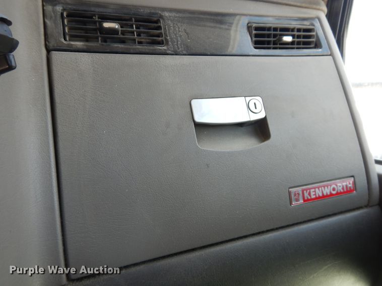 image for item HG9112 2012 Kenworth T800 semi truck