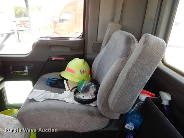 image for item HG9112 2012 Kenworth T800 semi truck