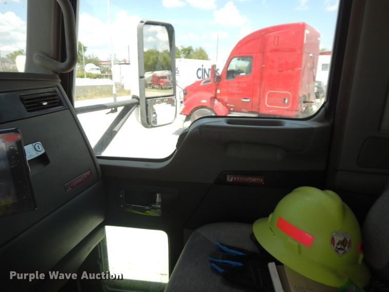 image for item HG9112 2012 Kenworth T800 semi truck