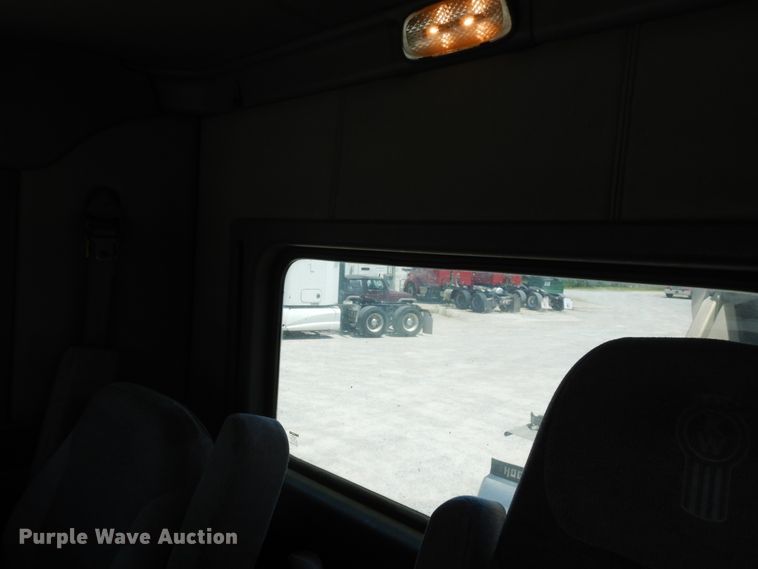 image for item HG9112 2012 Kenworth T800 semi truck