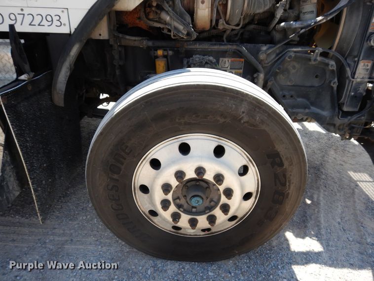 image for item HG9112 2012 Kenworth T800 semi truck