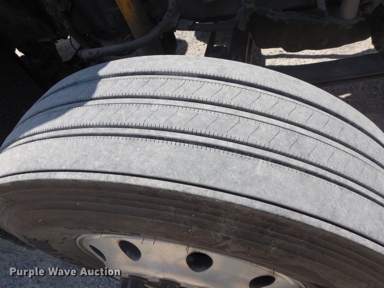 image for item HG9112 2012 Kenworth T800 semi truck