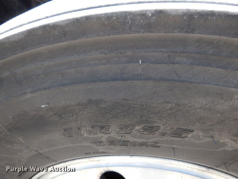 image for item HG9112 2012 Kenworth T800 semi truck