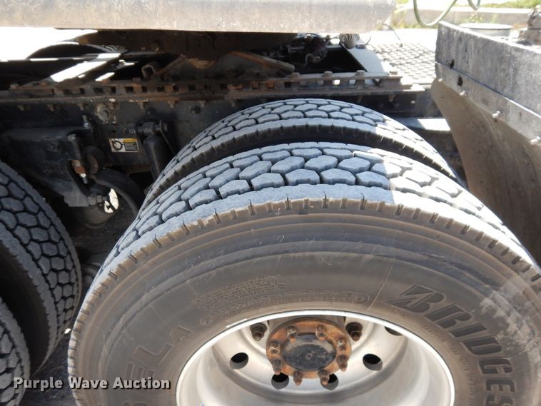 image for item HG9112 2012 Kenworth T800 semi truck