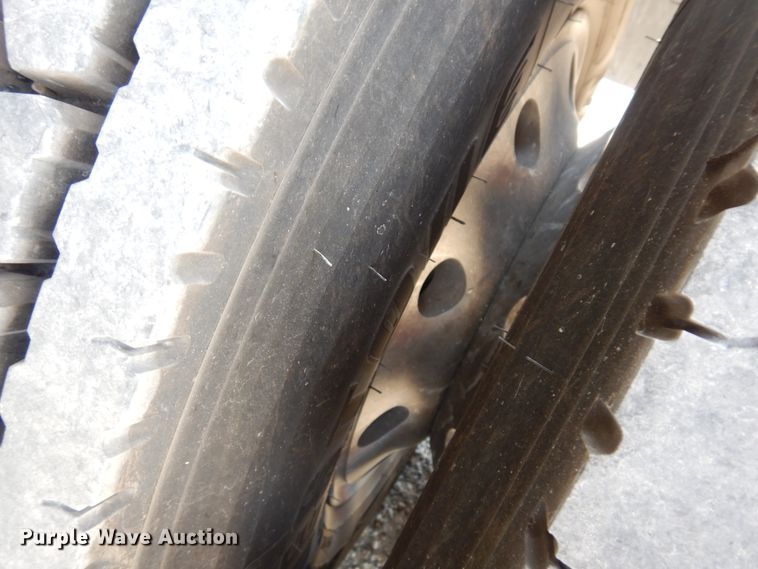 image for item HG9112 2012 Kenworth T800 semi truck