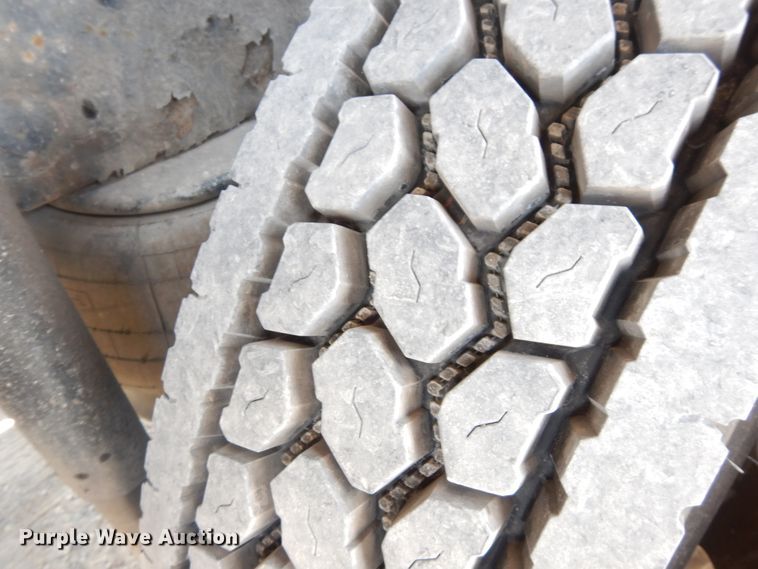 image for item HG9112 2012 Kenworth T800 semi truck